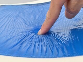 指で押されたゲルの様子