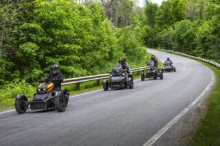 Can-Am Spyder/Rykerが走る様子