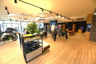 名古屋港エリアの「カワサキ プラザ名古屋みなと」がリニューアルオープン！バイクライフを彩る新しい空間へ