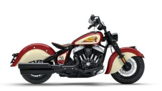 赤とクリーム色のツートンカラーが特徴のクラシックスタイルのインディアンモーターサイクル。タンクにブランドロゴと限定モデルの表示