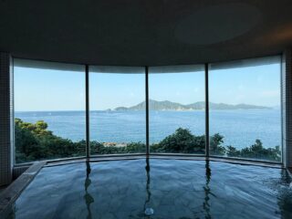オーシャンビューの屋内風呂