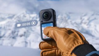 雪山で操作される360度カメラ