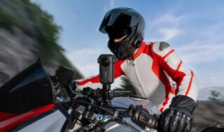 バイクに装着されたInsta360 X4
