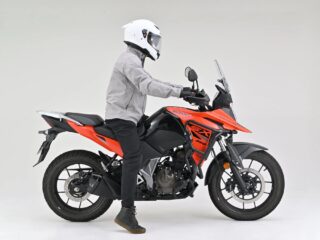 VストロームSX250に乗車するライダー