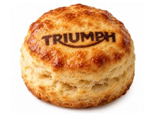 トライアンフ焼印入りスコーン