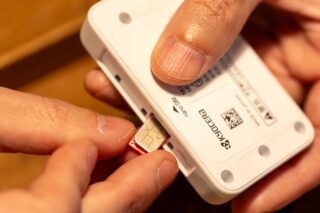 SIMカード挿入