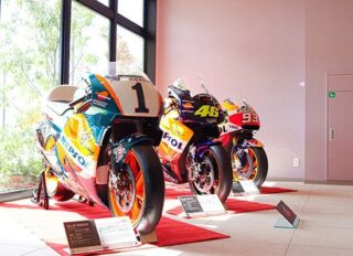 レーシングバイクの展示