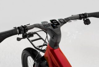 自転車のハンドルとディスプレイ